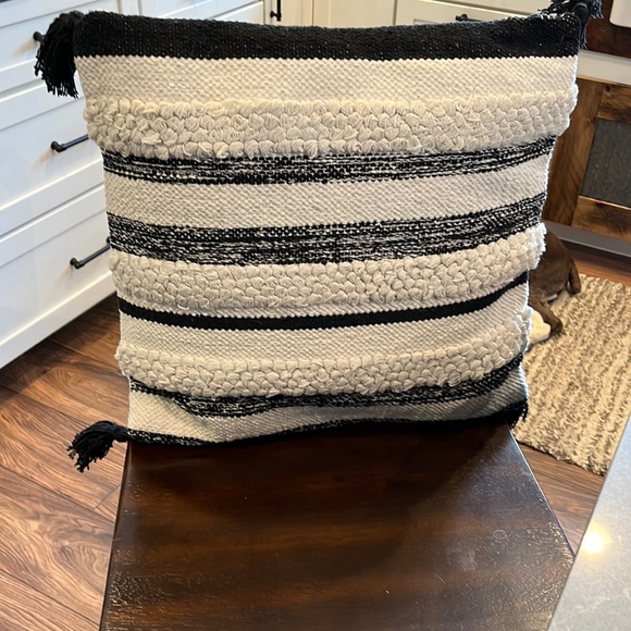 unknown Other - LARGE BOUTIQUE BLACK/CREAM ACCENT PILLOW ...GORGEOUS /LOWERED PRICE TONIGHT ONLY